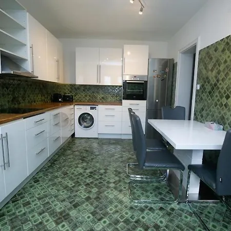 Business & Travel 150m, 15 Min Messe Apartman *